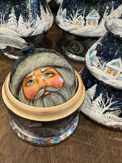 Bijou Fait Main, Boîte Artisanale, Poupée d'Art - Les Merveilles de l'Est | Article ID: 10049