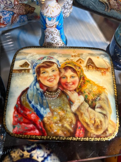 Bijou Fait Main, Boîte Artisanale, Poupée d'Art - Les Merveilles de l'Est | Article ID: 10059